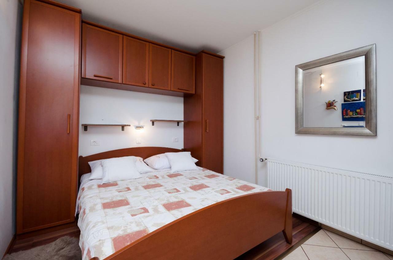 Apartments Zeljko Ловран Екстериор снимка