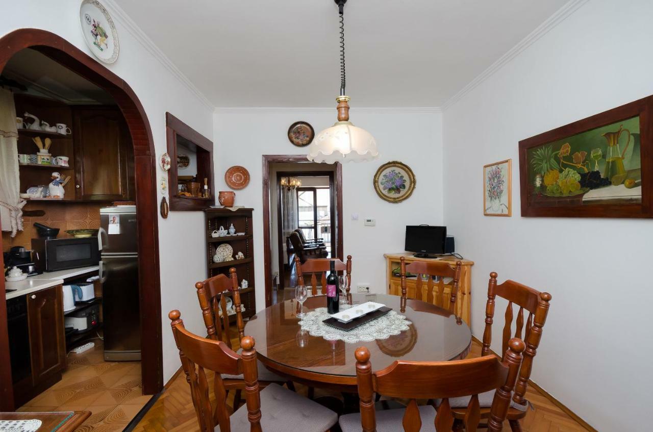Apartments Zeljko Ловран Екстериор снимка